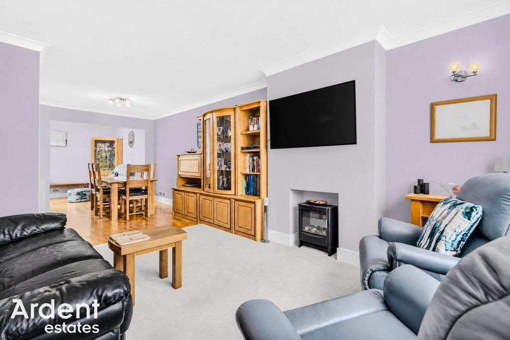 Property photo 3 of 36