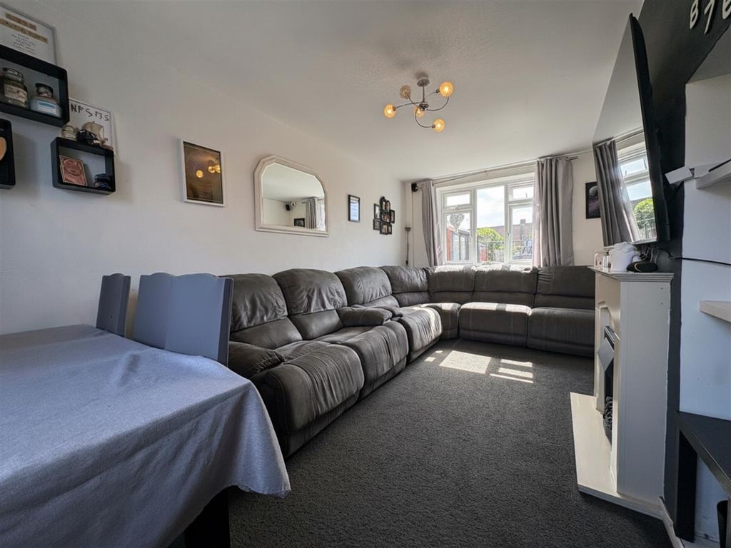 Property photo 2 of 9 10 Branton Lounge.Png