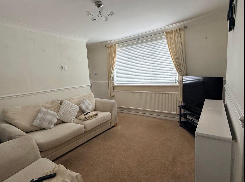 Property photo 2 of 11 Lounge