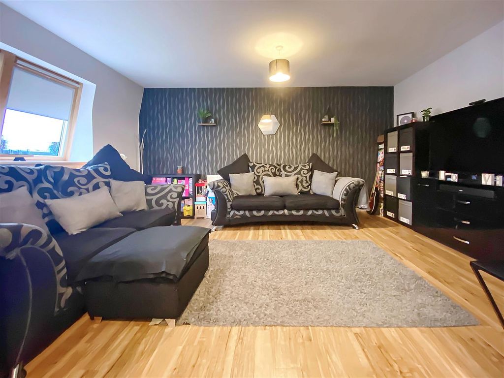 Property photo 3 of 11 Image00012.Jpg