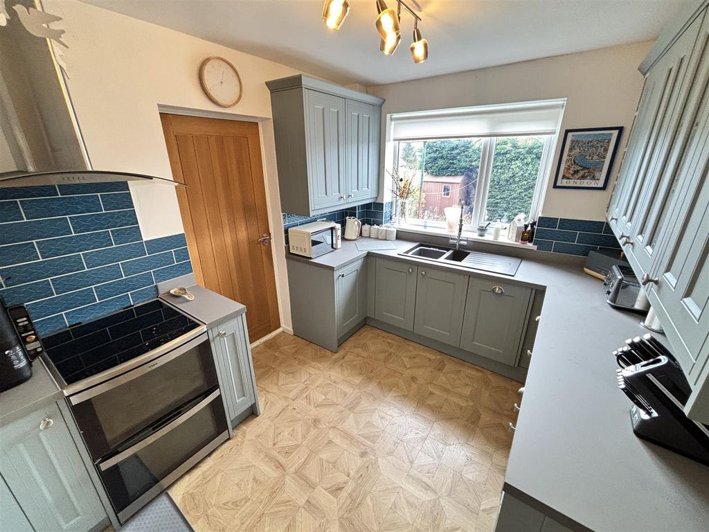 Property photo 2 of 17 Kitchen