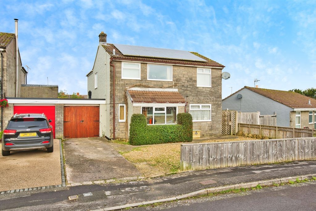 Property photo 1 of 17