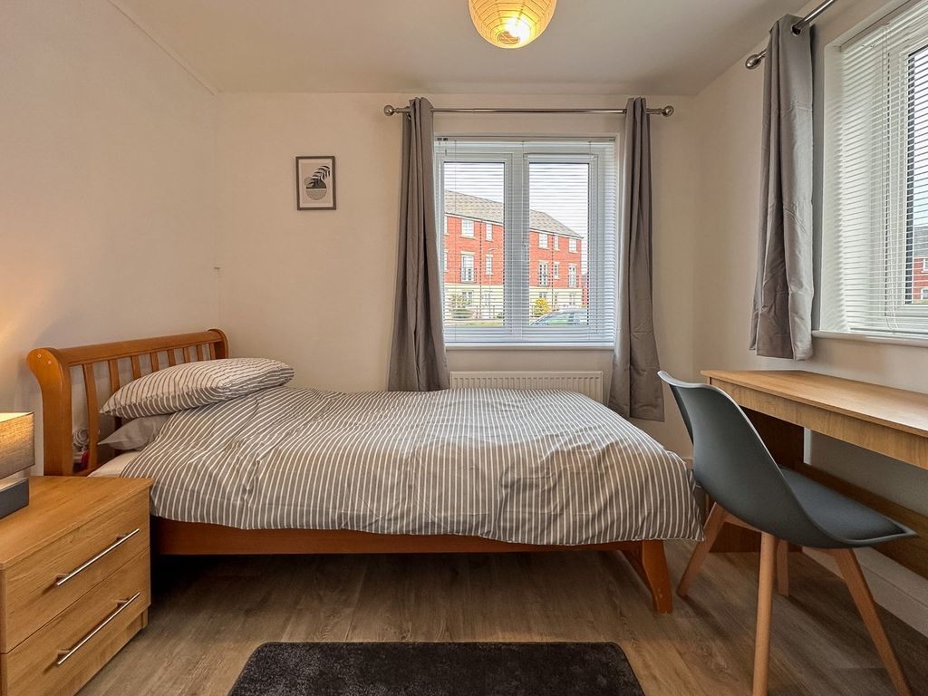 Property photo 2 of 12 5113953