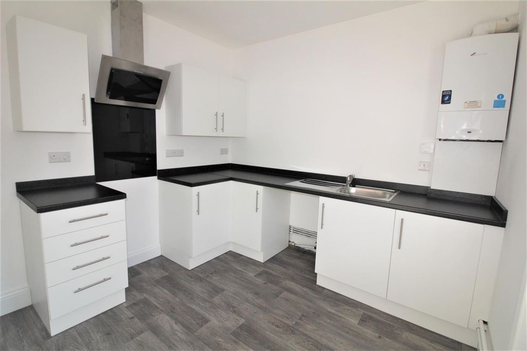 Property photo 3 of 7 Kitchen