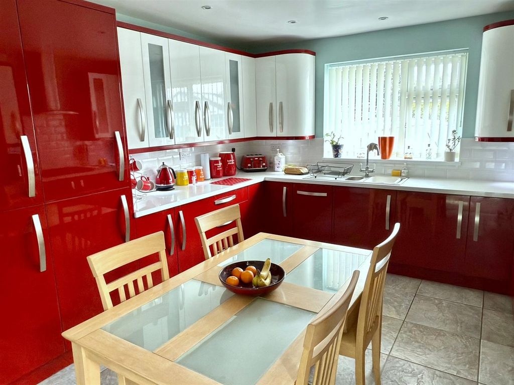 Property photo 3 of 19 Diner Kitchen.Jpg