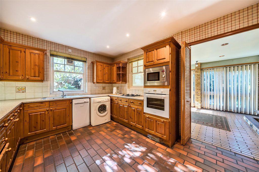 Property photo 2 of 18 Picture No. 13