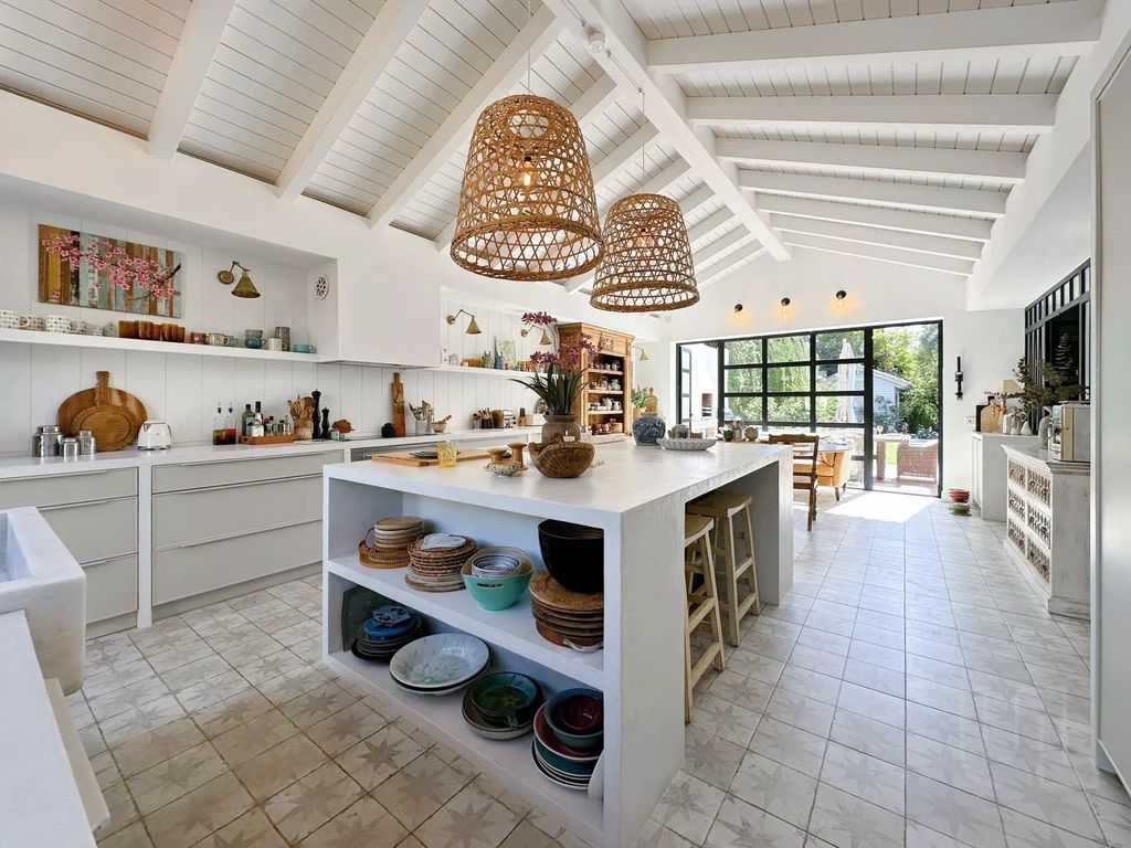 Property photo 3 of 30