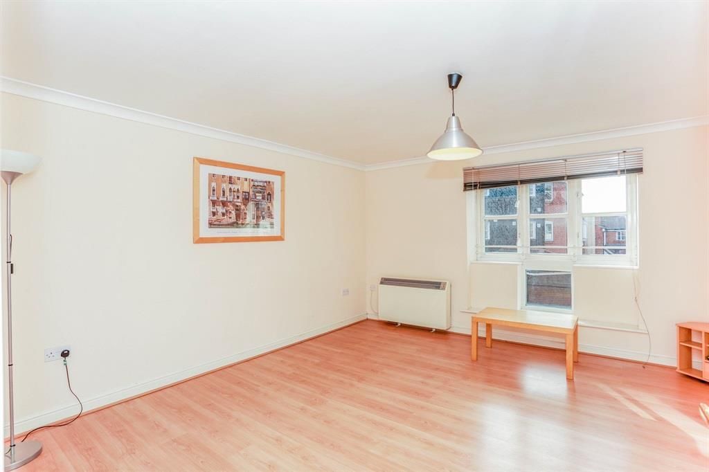 Property photo 1 of 8 Living Room