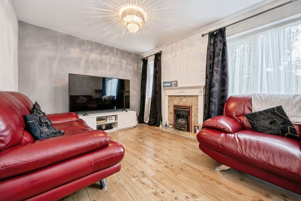 Property photo 2 of 19 Photo
