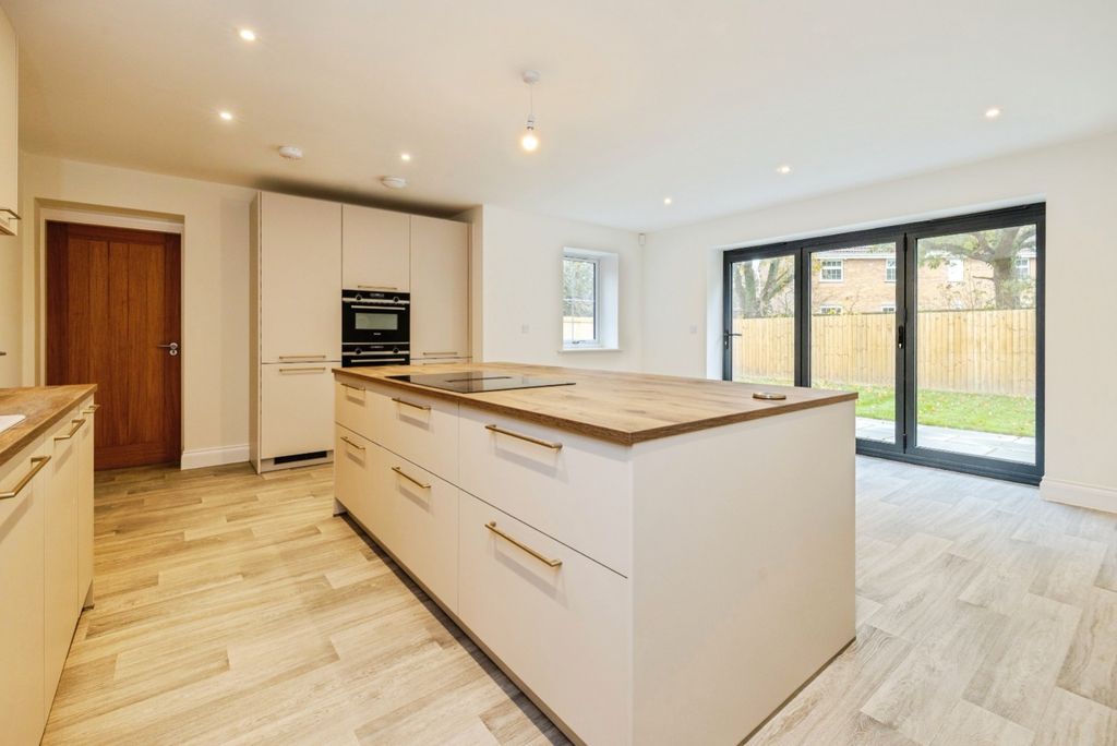 Property photo 2 of 14 4773761