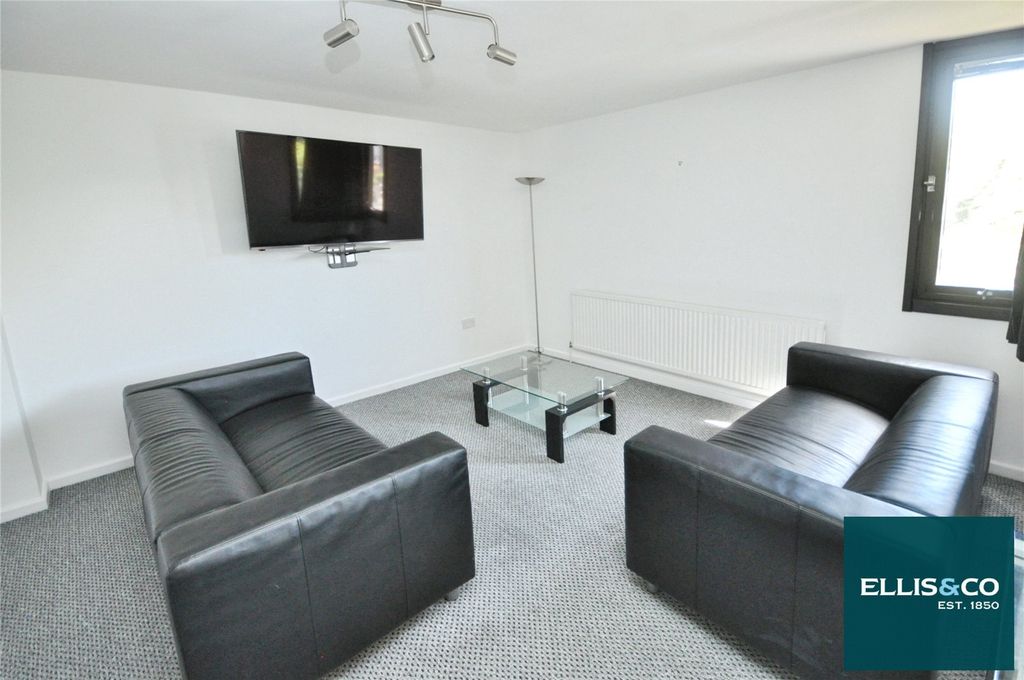 Property photo 2 of 17 Picture No. 40