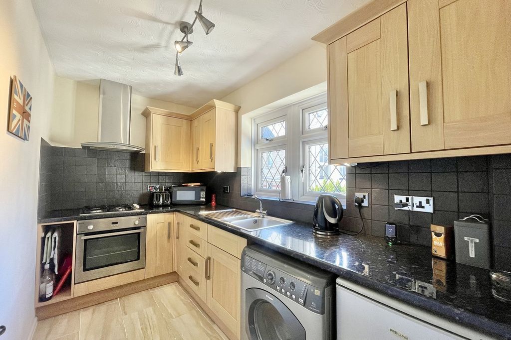 Property photo 2 of 17
