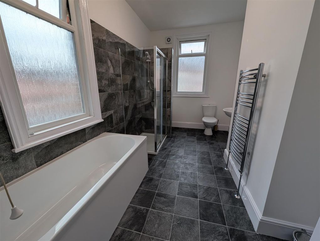 Property photo 1 of 9 Bathroom