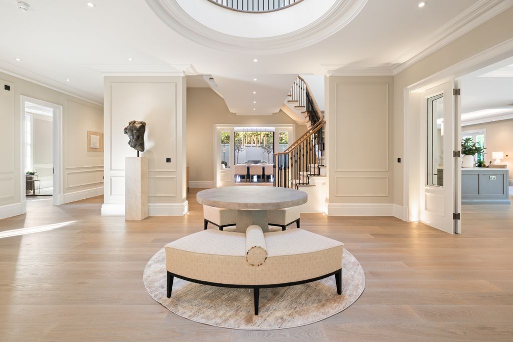 Property photo 2 of 23