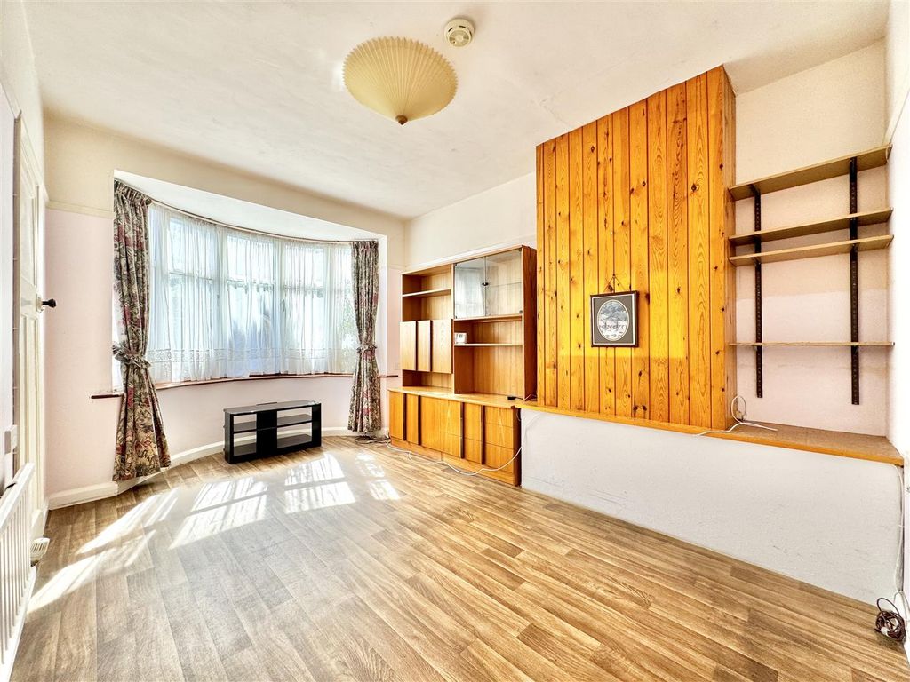 Property photo 3 of 25