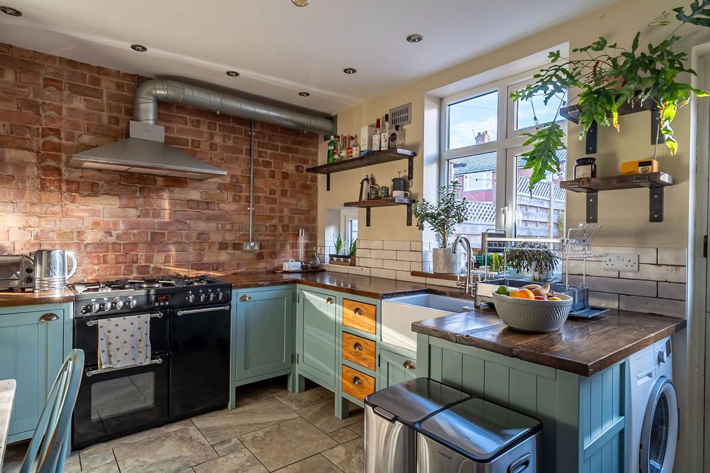 Property photo 2 of 23