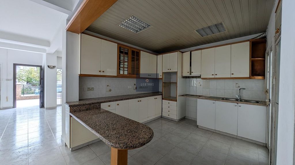 Property photo 3 of 29