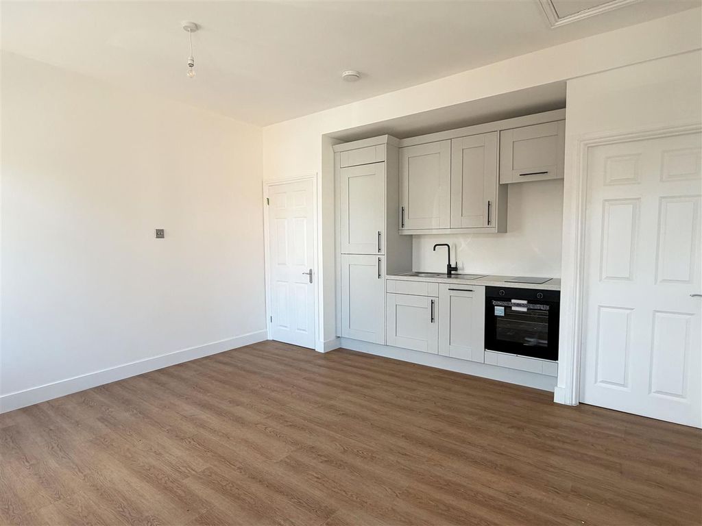 Property photo 2 of 12 2 Sr Recep1.Jpg