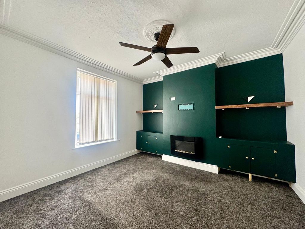 Property photo 2 of 17 Gallery