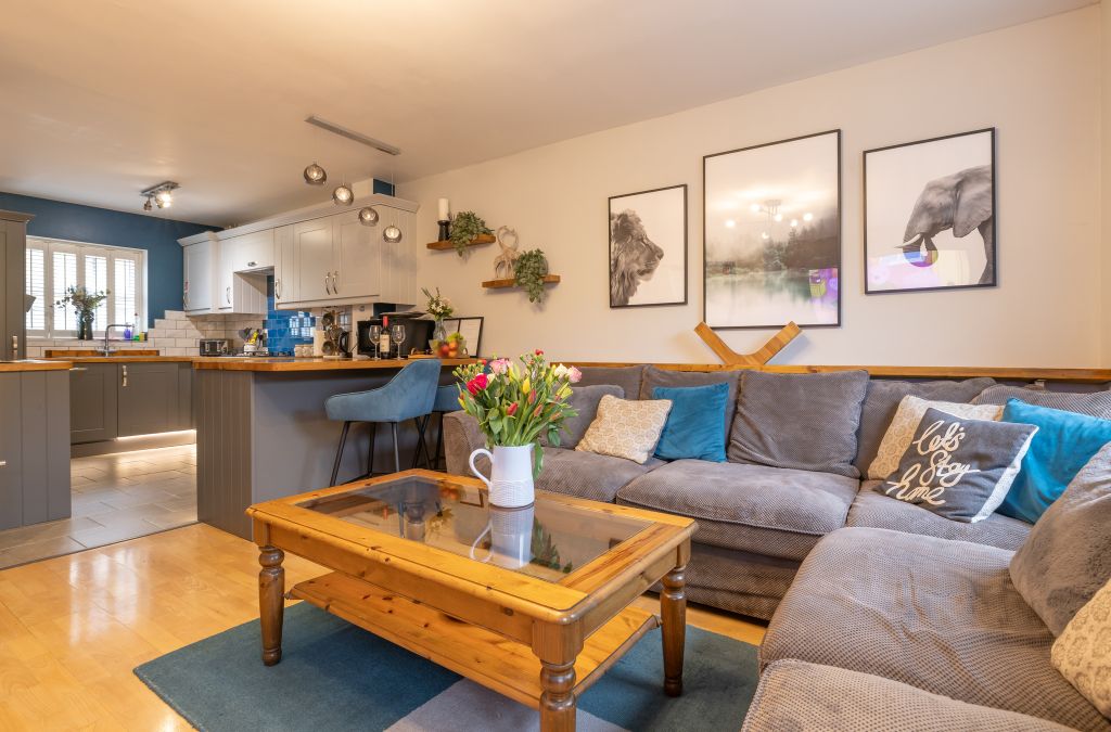 Property photo 2 of 27