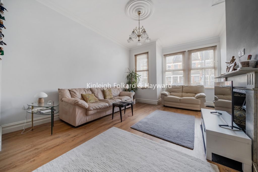 Property photo 1 of 7 9dc8Db8c-Cfae-4B5E-8