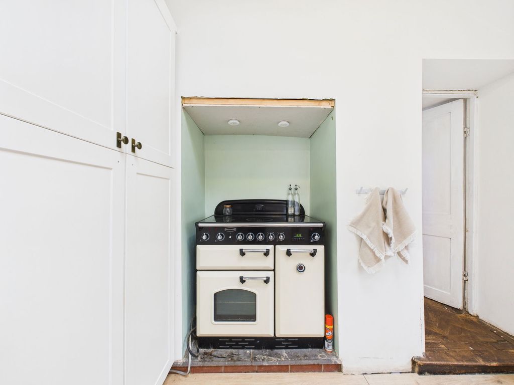 Property photo 3 of 28