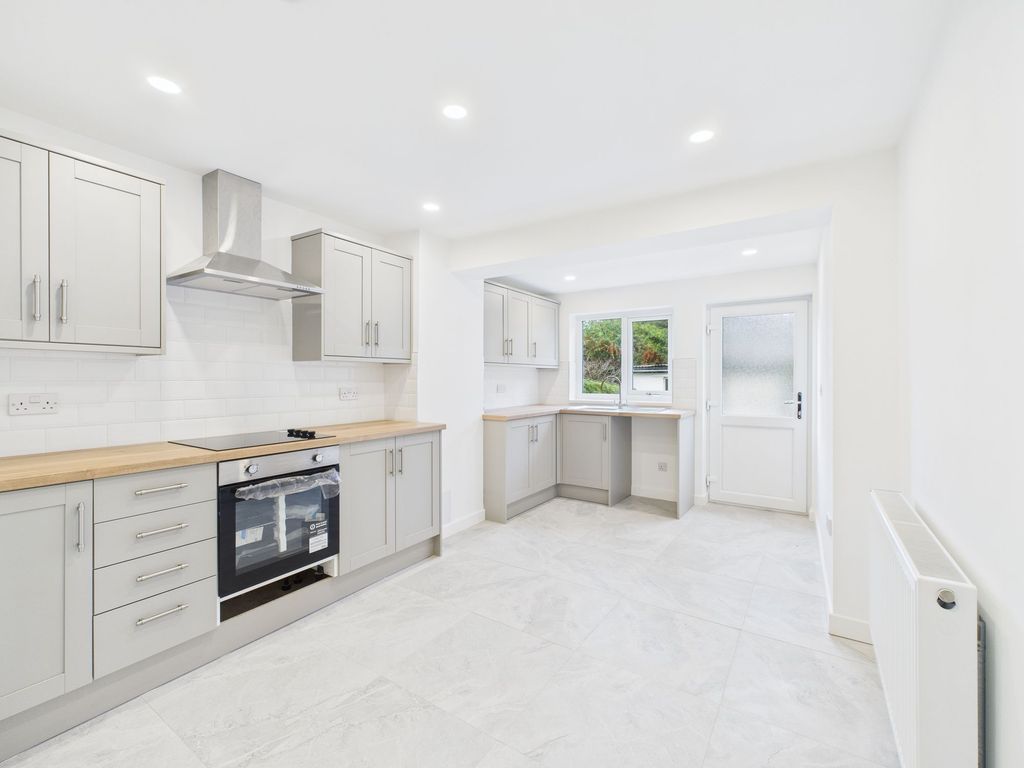 Property photo 3 of 25