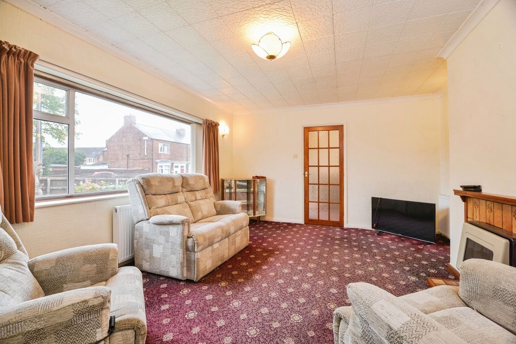 Property photo 3 of 20 Living Room