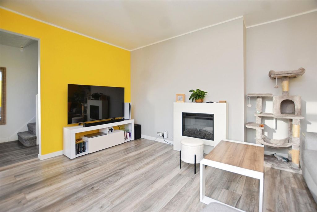 Property photo 2 of 19 Living Room