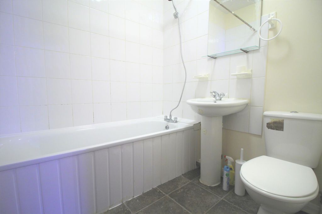 Property photo 2 of 3