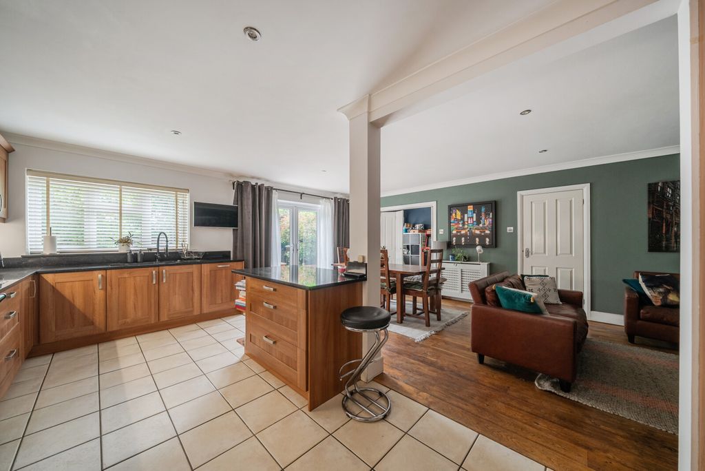 Property photo 2 of 15 1472070-5-6A26Df9...