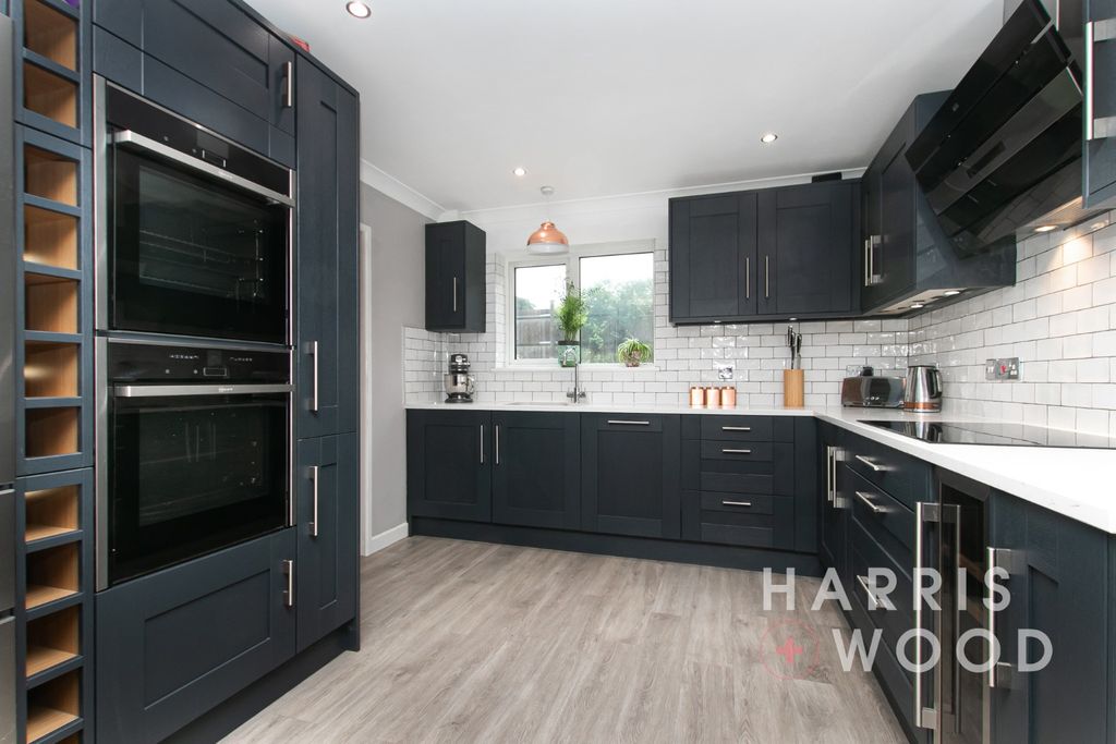 Property photo 2 of 25 4643103