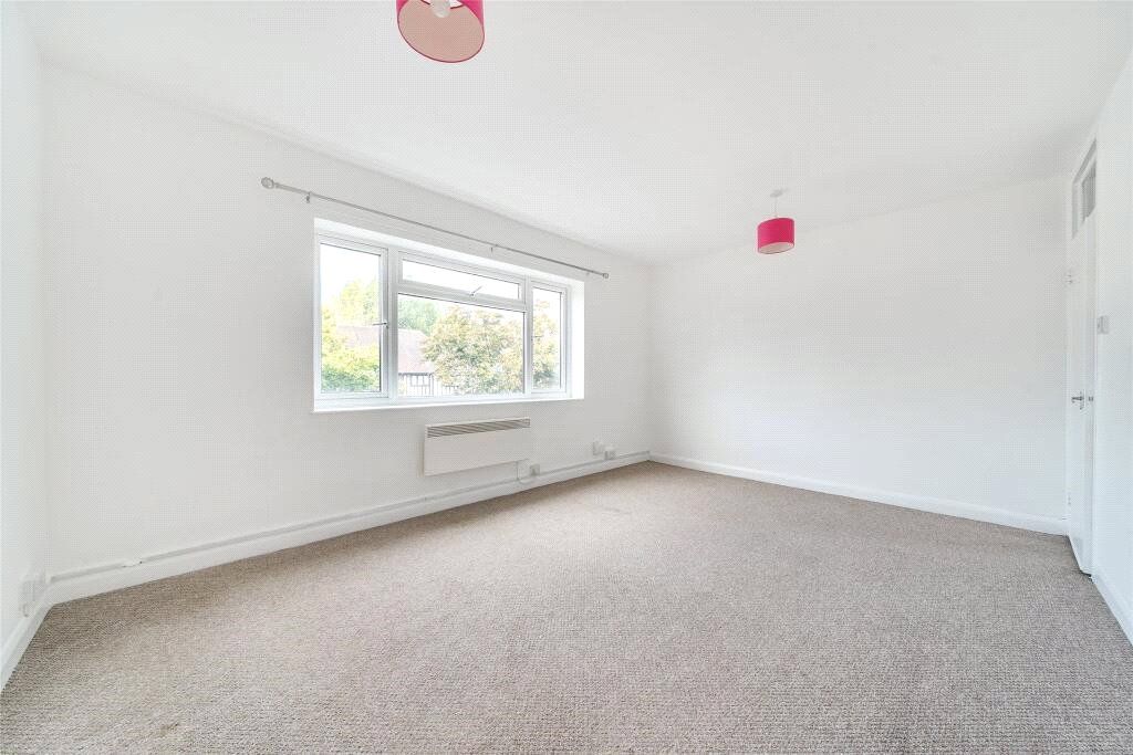 Property photo 2 of 8 Picture No. 12