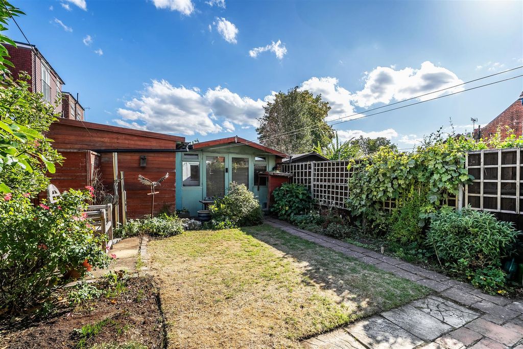 Property photo 2 of 17 16-Barnett-Wood-Lane-3.Jpg