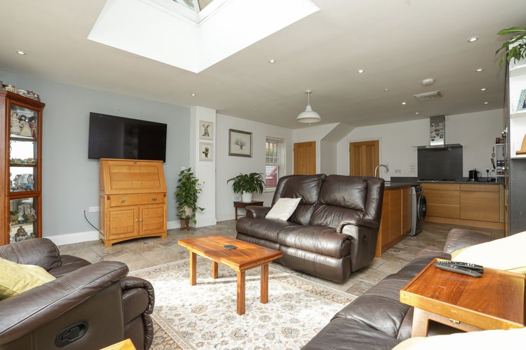 Property photo 2 of 21 Picture 2