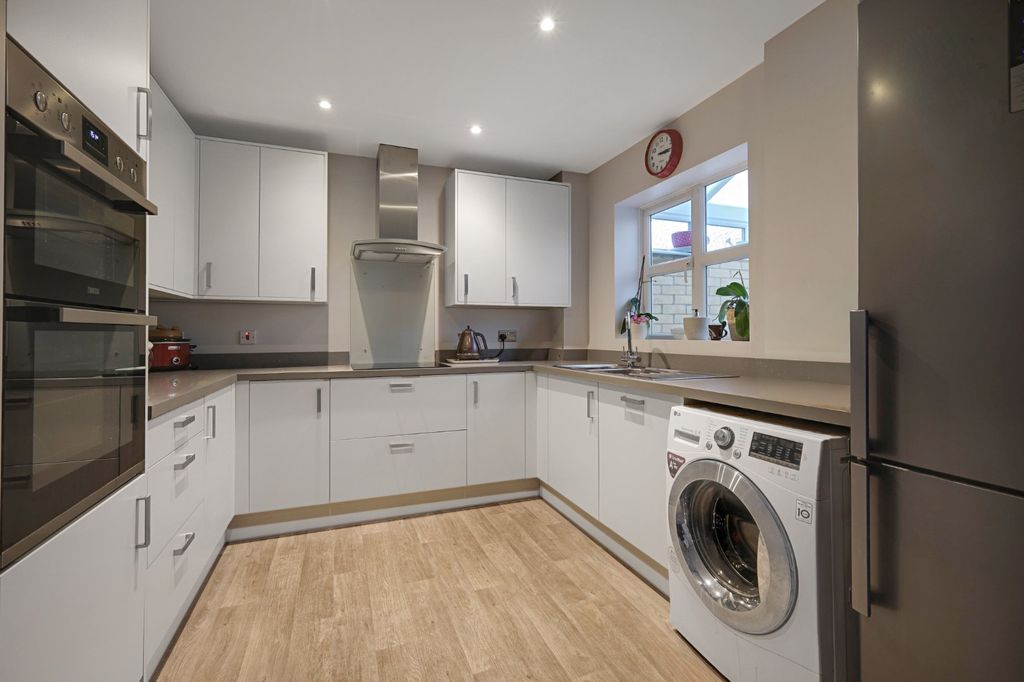 Property photo 3 of 20 4838946