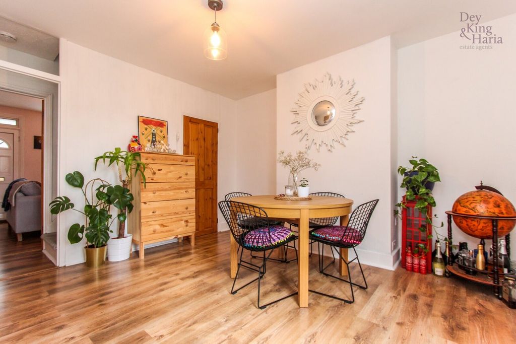 Property photo 2 of 12 Photo 05