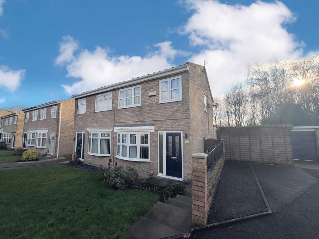 Property photo 1 of 11 Front