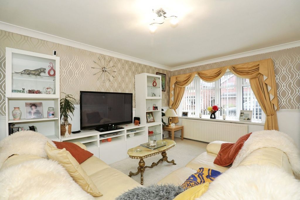 Property photo 2 of 18