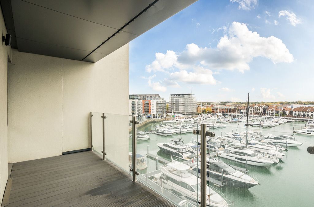 Property photo 3 of 14 1372175-18-68Fa00...