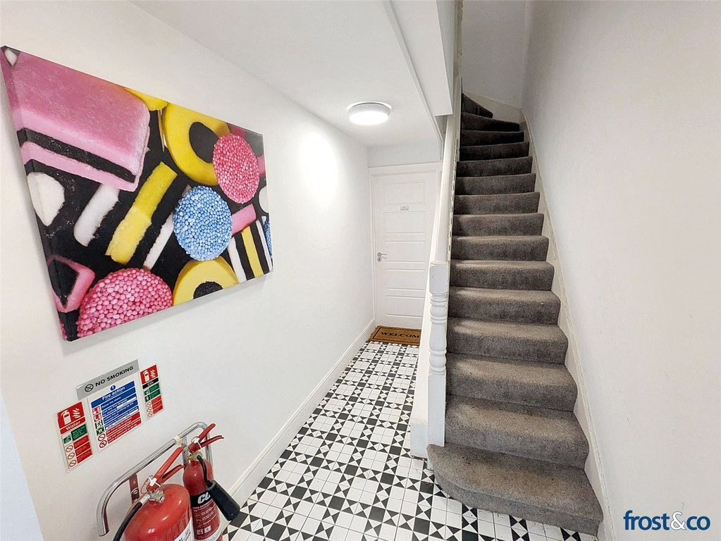 Property photo 2 of 5 Picture No. 12