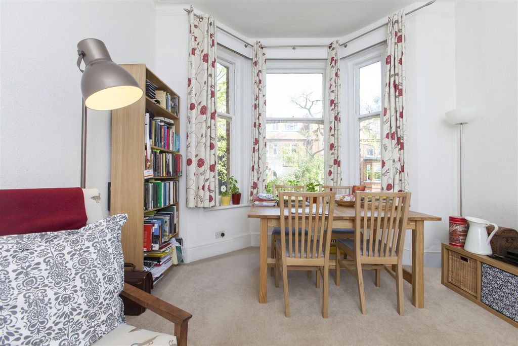 Property photo 2 of 7 Greencroft Gardens 99 F4 New Hi Living Room 3.Jpg