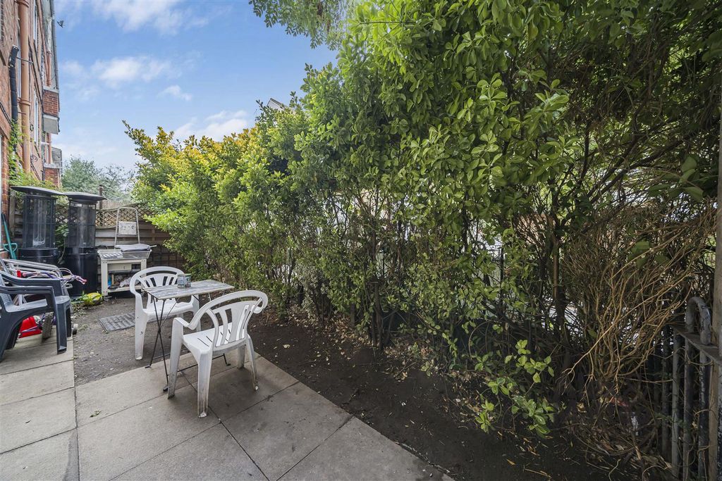 Property photo 2 of 21 Cherry Garden Street