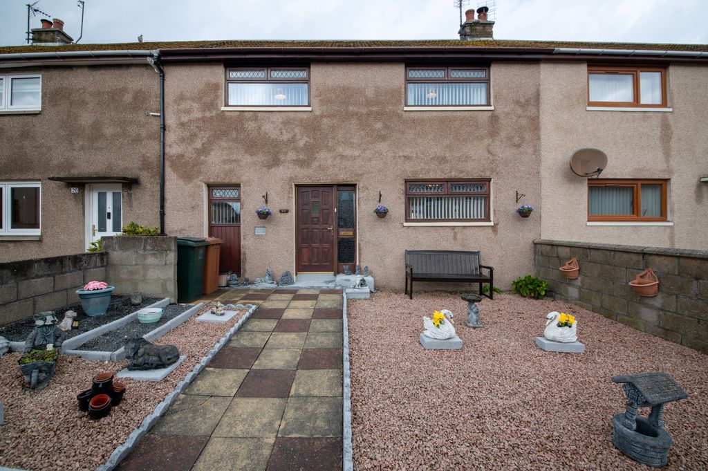 Property photo 1 of 18 Exterior Front Garden