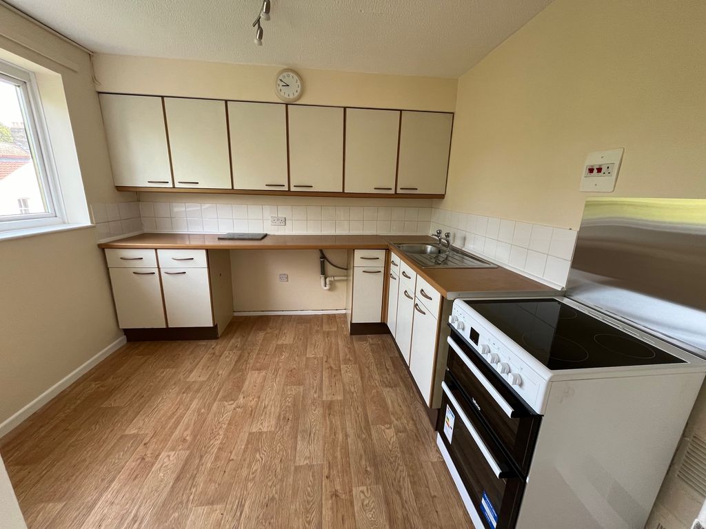 Property photo 2 of 7 Kitchen