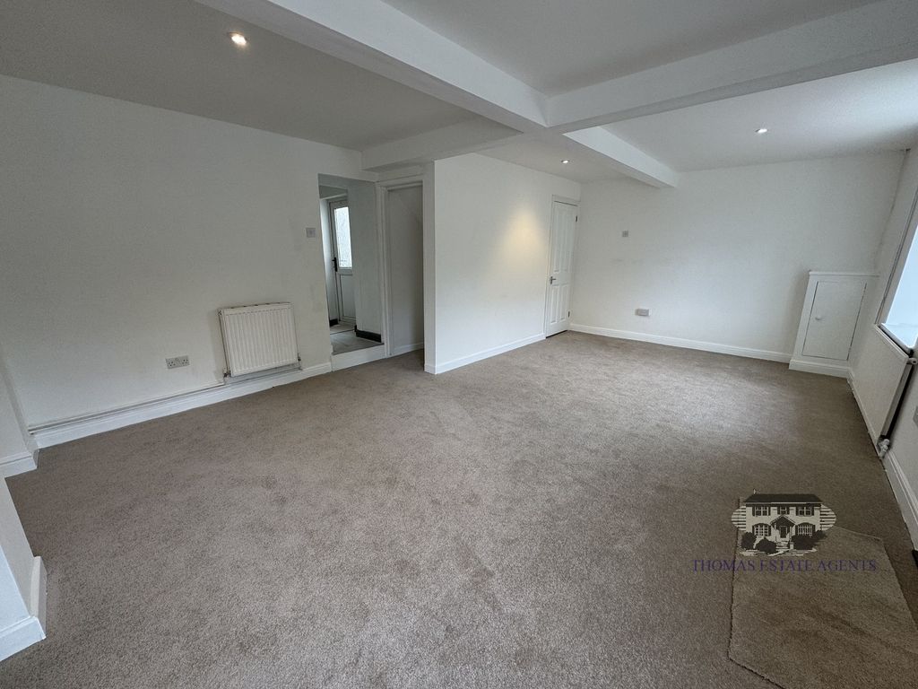 Property photo 3 of 9 Lounge
