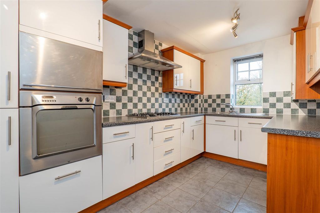 Property photo 3 of 20 Kitchen