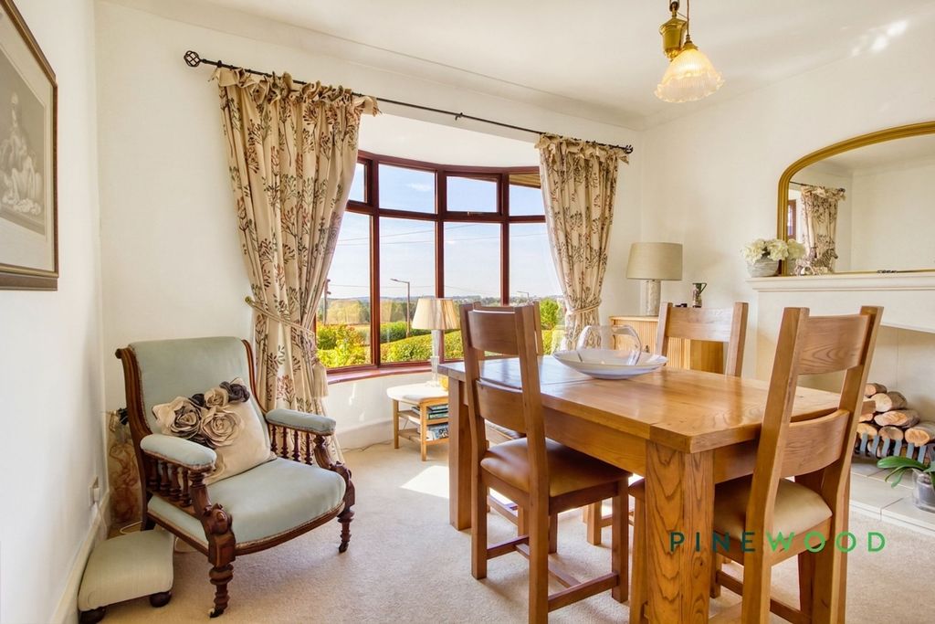 Property photo 2 of 40 Dining Room