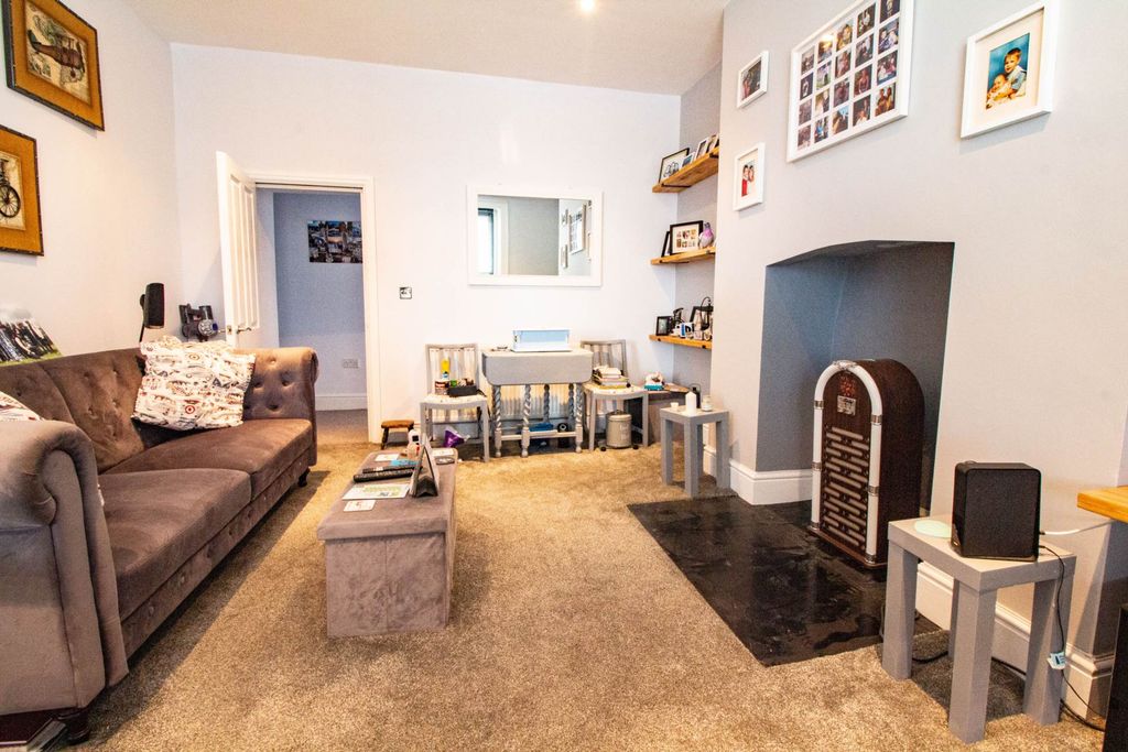 Property photo 3 of 8