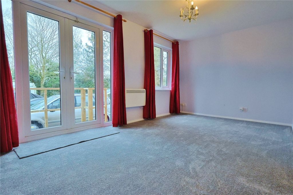 Property photo 2 of 8 Picture No. 12